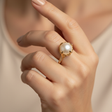 Vintage Gold Ring with Centre Pearl