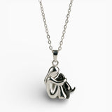 Hugging Pendant Necklace
