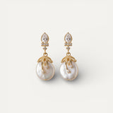 Luxurious Gold Earrings with Pearls